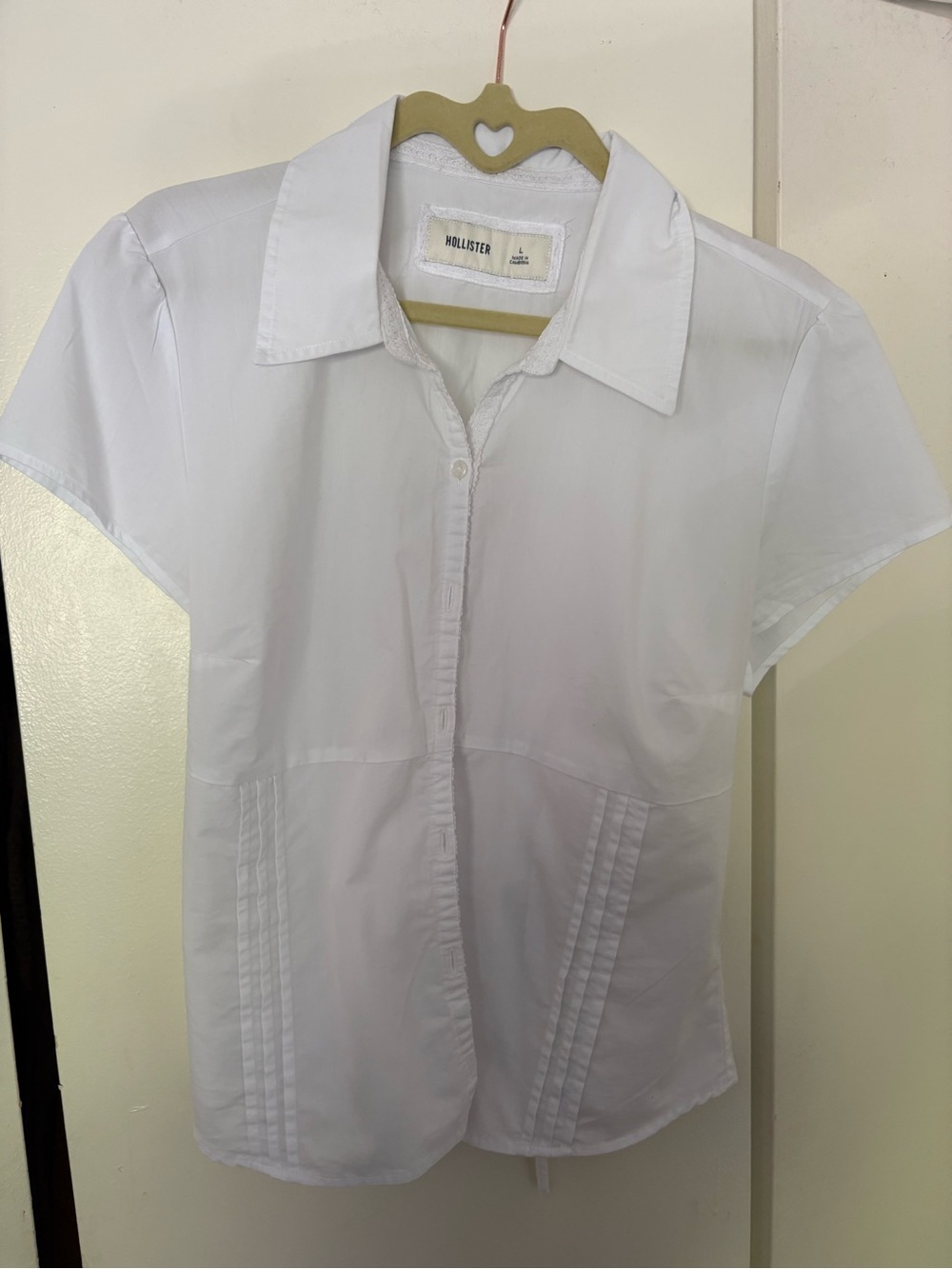 hollister white button down with collar and tie in the back